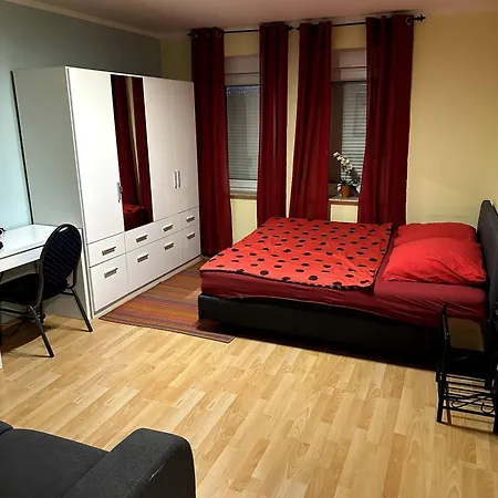 Large For 3-10 People Near Halle And Leipzig דירה *