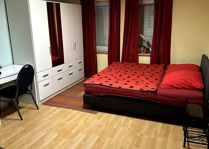 Large For 3-10 People Near Halle And Leipzig דירה *